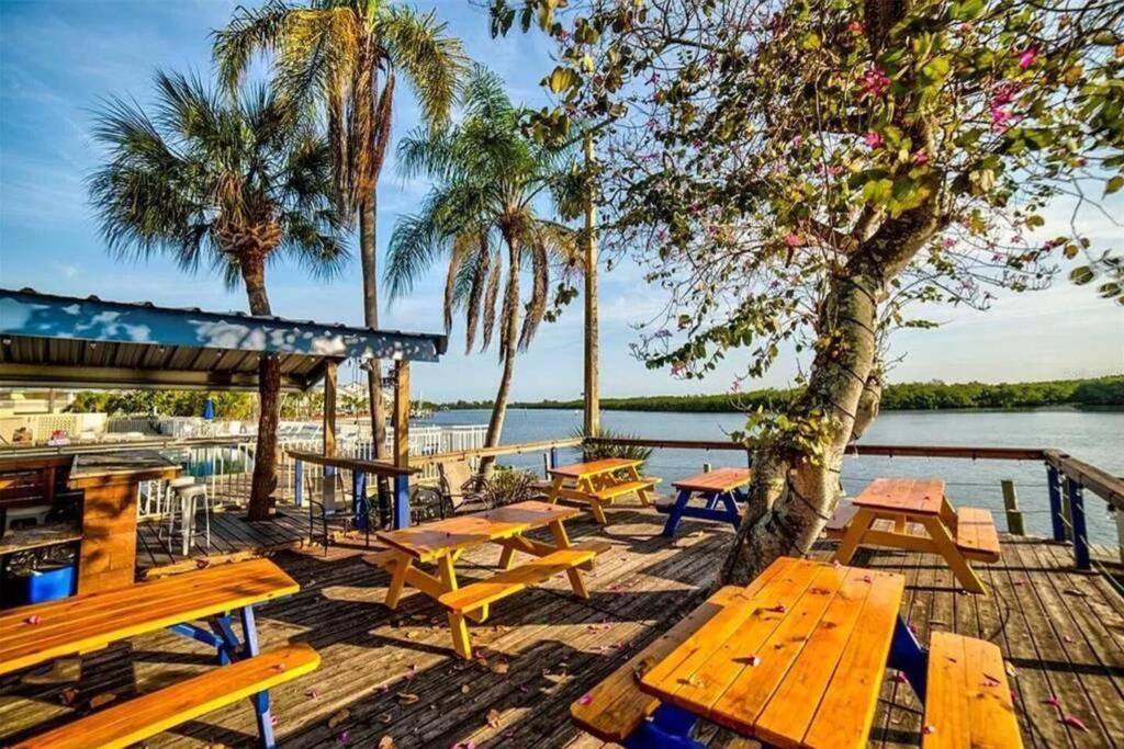 Bay View, Studio206, Beach Steps Away! Pool+Wifi Ruskin Extérieur photo