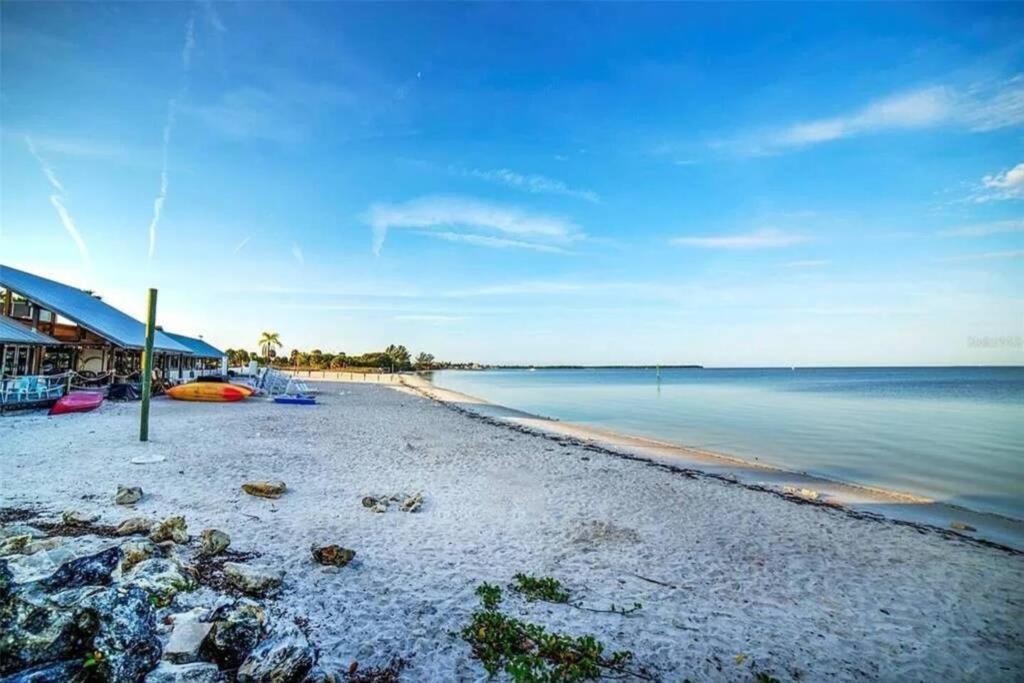 Bay View, Studio206, Beach Steps Away! Pool+Wifi Ruskin Extérieur photo