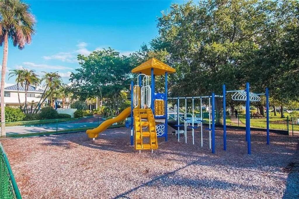 Bay View, Studio206, Beach Steps Away! Pool+Wifi Ruskin Extérieur photo